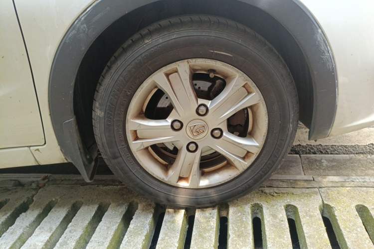 Used Baojun 310 2016 1.2L Manual Luxury Model Right Front Wheel Hub