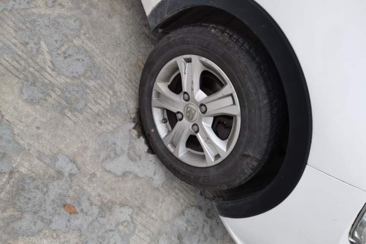 Used Baojun 310 2016 1.2L Manual Luxury Model Right Front Wheel Hub