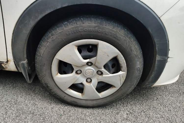 Used Baojun 310 2016 1.2L manual Comfort trim level Right Front Wheel Hub