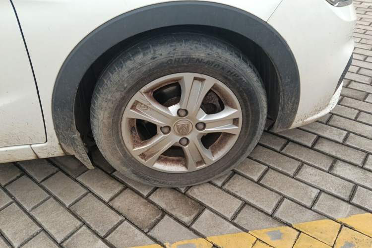 Used Baojun 310 2016 1.2L Manual Luxury Model Right Front Wheel Hub