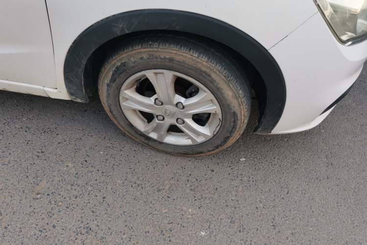 Used Baojun 310 2016 1.2L Manual Luxury Model Right Front Wheel Hub