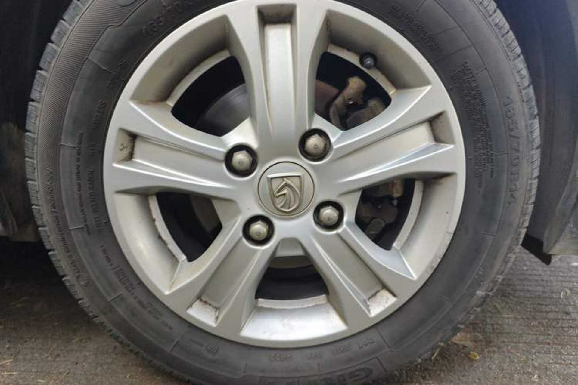 Used Baojun 310 2016 1.2L Manual Luxury Model Right Front Wheel Hub