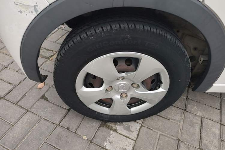 Used Baojun 310 2016 1.2L manual Comfort trim level Right Rear Wheel Hub