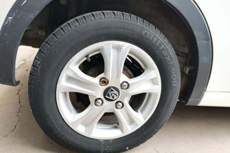 Used Baojun 310 2016 1.2L manual Comfort trim level Right Rear Wheel Hub