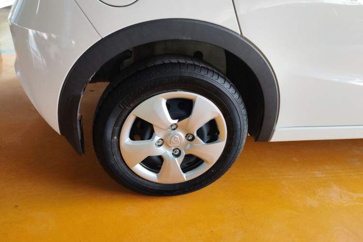 Used Baojun 310 2016 1.2L manual Comfort trim level Right Rear Wheel Hub