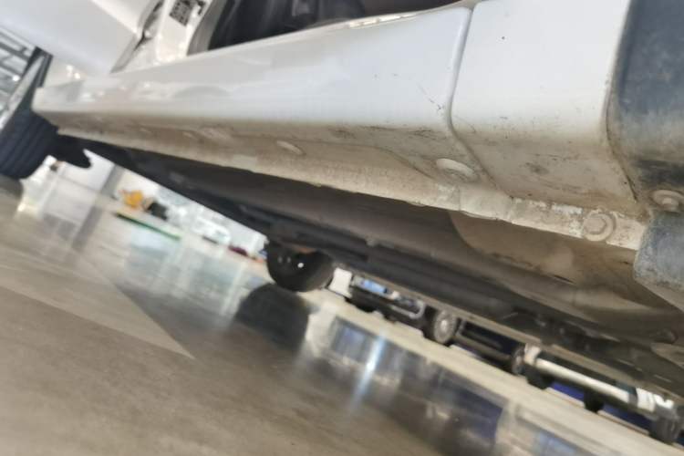 Used Baojun 310 2016 1.2L manual Comfort trim level Right Side Sill