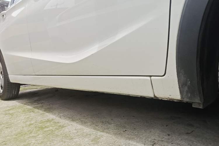 Used Baojun 310 2016 1.2L manual Comfort trim level Right Side Sill