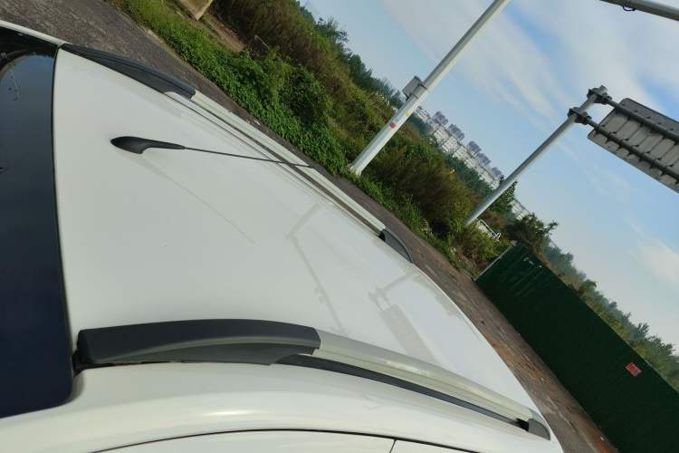 Used Baojun 310 2016 1.2L manual Comfort trim level Roof