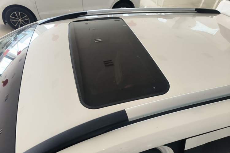 Used Baojun 310 2016 1.2L Manual Luxury Model Roof