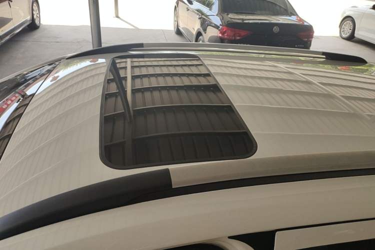 Used Baojun 310 2016 1.2L Manual Luxury Model Roof