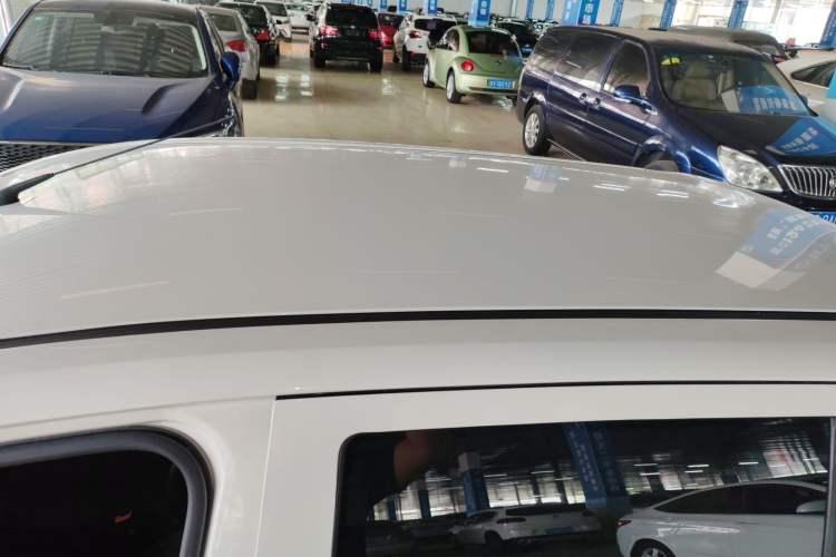 Used Baojun 310 2016 1.2L manual Comfort trim level Roof