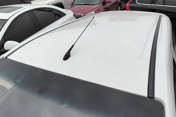 Used Baojun 310 2016 1.2L manual Comfort trim level Roof