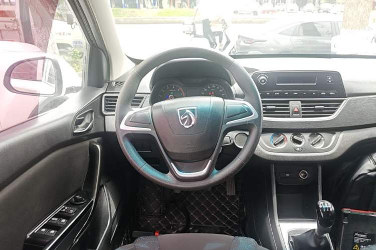 Used Baojun 310 2016 1.2L manual Comfort trim level Steering Wheel