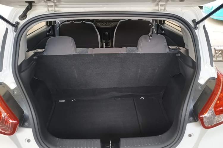 Used Baojun 310 2016 1.2L manual Comfort trim level Trunk