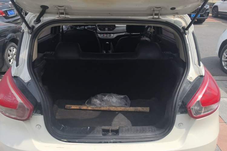 Used Baojun 310 2016 1.2L manual Comfort trim level Trunk
