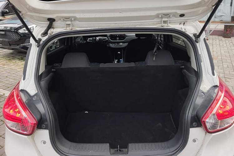 Used Baojun 310 2016 1.2L manual Comfort trim level Trunk