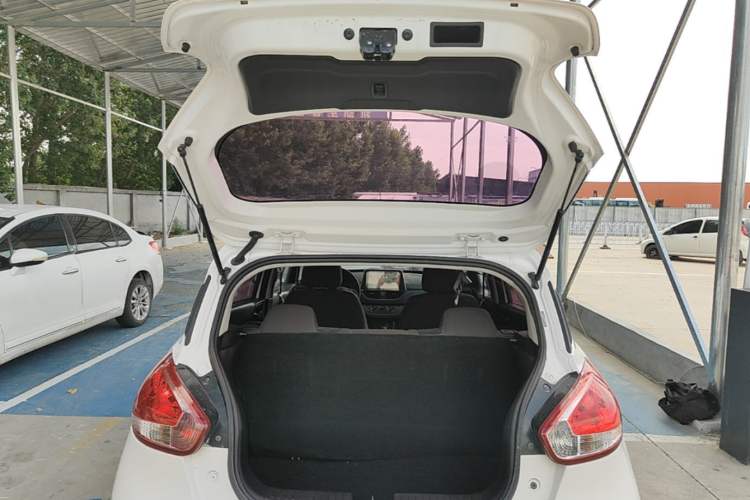 Used Baojun 310 2016 1.2L manual Comfort trim level Trunk
