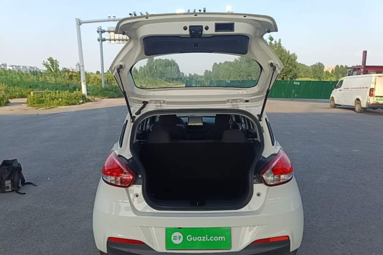 Used Baojun 310 2016 1.2L manual Comfort trim level Trunk