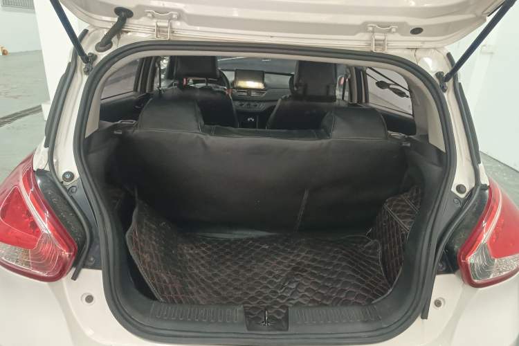 Used Baojun 310 2016 1.2L manual Comfort trim level Trunk