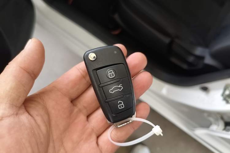 Used Baojun 310 2016 1.2L manual Comfort trim level Vehicle Key