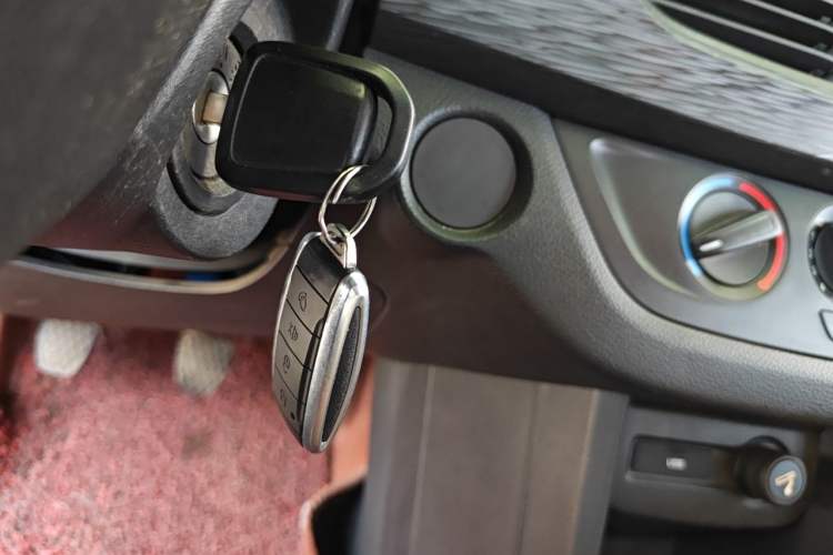 Used Baojun 310 2016 1.2L manual Comfort trim level Vehicle Key