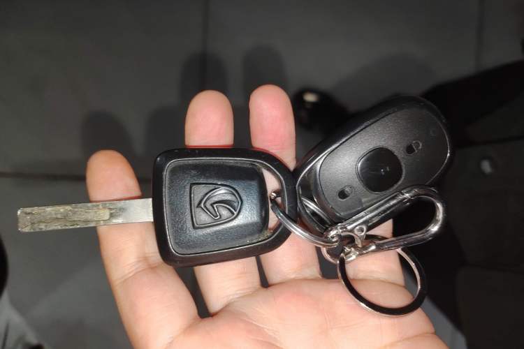 Used Baojun 310 2016 1.2L manual Comfort trim level Vehicle Key