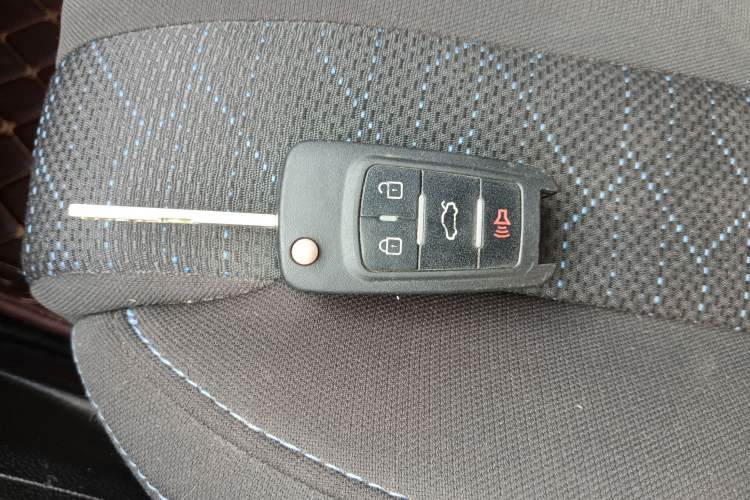 Used Baojun 310 2016 1.2L manual Comfort trim level Vehicle Key