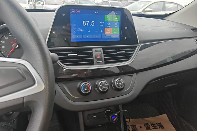 Used Baojun 310 2016 1.2L Manual Fashionable Edition Audio And AC Panel