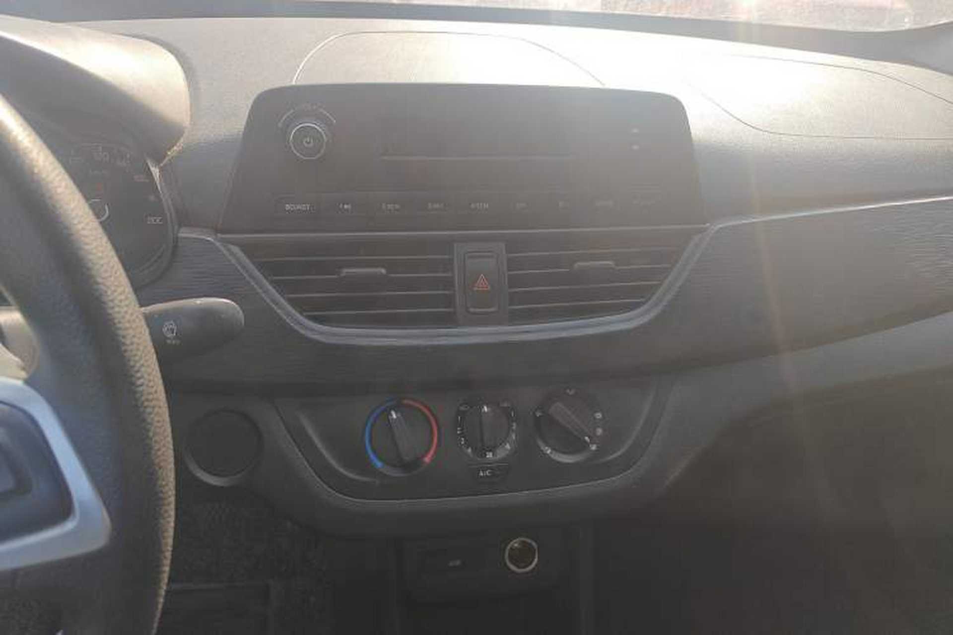 Used Baojun 310 2016 1.2L manual Comfort trim level Audio And AC Panel