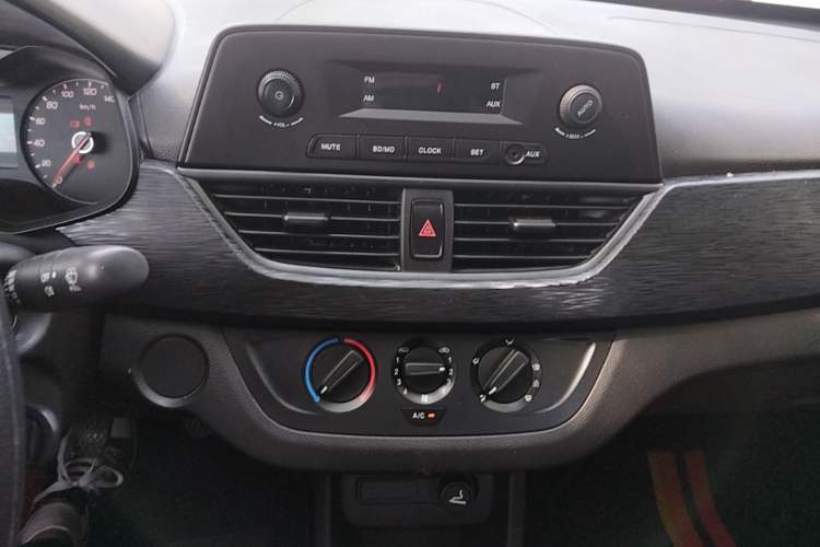 Used Baojun 310 2016 1.2L Manual Value Edition Audio And AC Panel