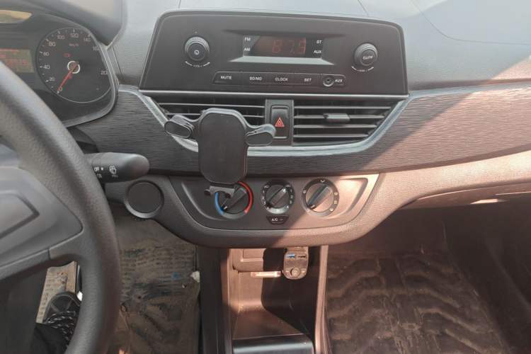 Used Baojun 310 2016 1.2L Manual Value Edition Audio And AC Panel
