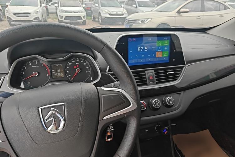 Used Baojun 310 2016 1.2L Manual Fashionable Edition Center Console