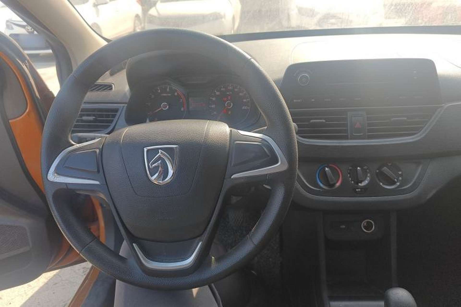 Used Baojun 310 2016 1.2L manual Comfort trim level Center Console