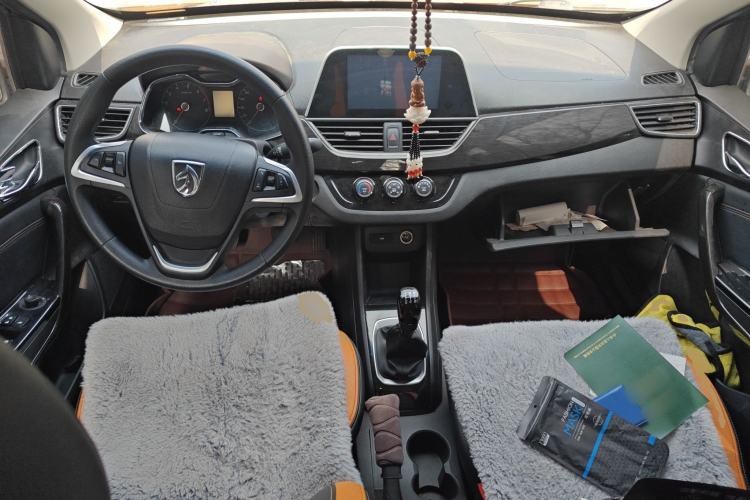Used Baojun 310 2016 1.2L Manual Luxury Model Center Console