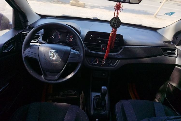 Used Baojun 310 2016 1.2L Manual Value Edition Center Console