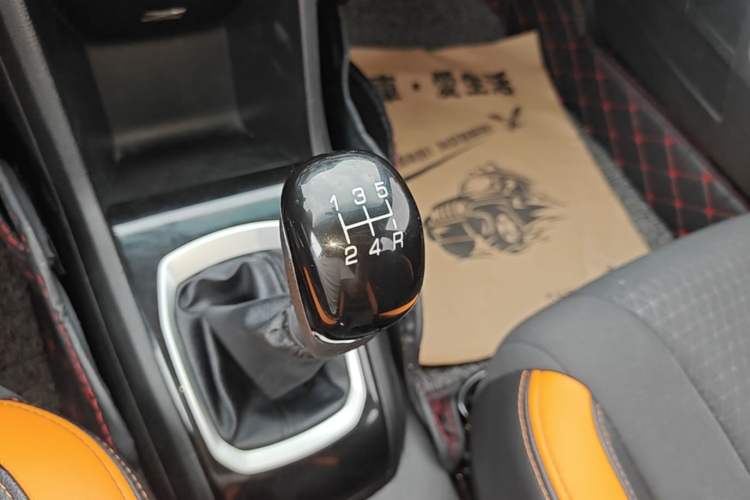 Used Baojun 310 2016 1.2L Manual Fashionable Edition Gear Lever