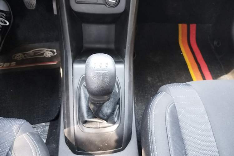 Used Baojun 310 2016 1.2L Manual Value Edition Gear Lever