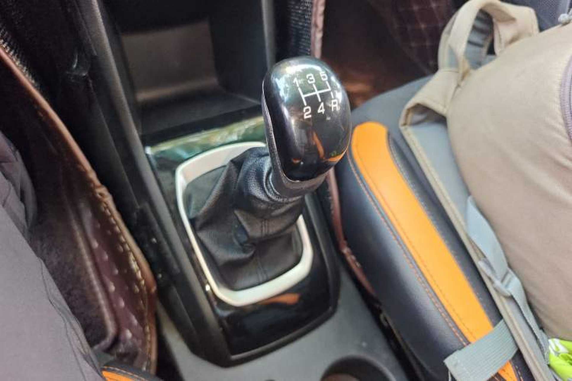 Used Baojun 310 2016 1.2L Manual Fashionable Edition Gear Lever