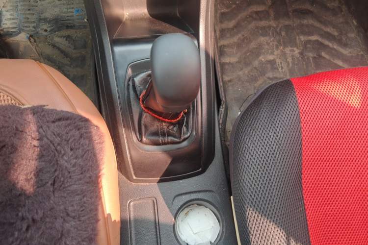 Used Baojun 310 2016 1.2L Manual Value Edition Gear Lever