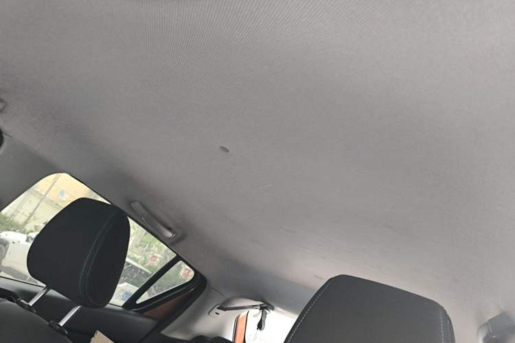 Used Baojun 310 2016 1.2L manual Comfort trim level Headliner