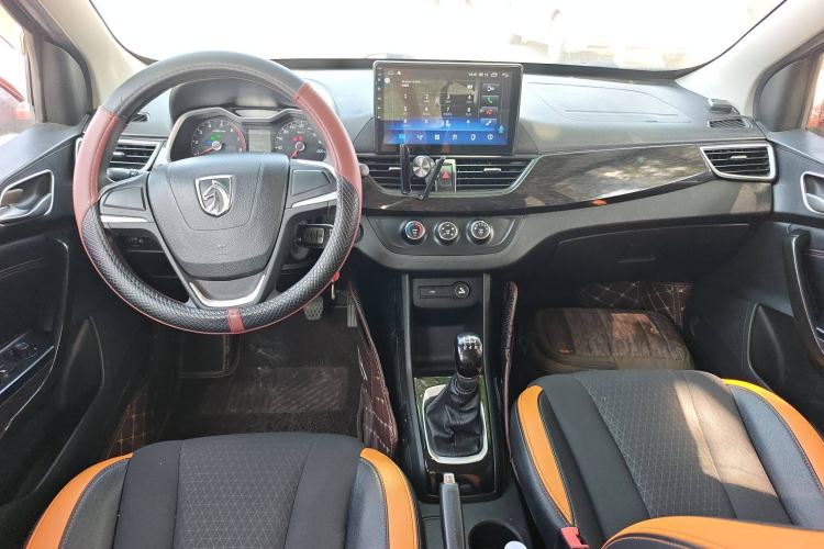 Used Baojun 310 2016 1.2L Manual Fashionable Edition Interior 2