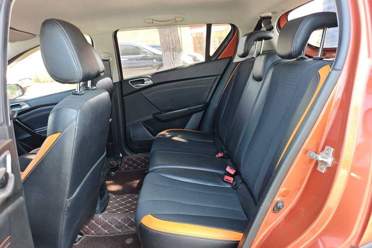 Used Baojun 310 2016 1.2L Manual Fashionable Edition Interior 4
