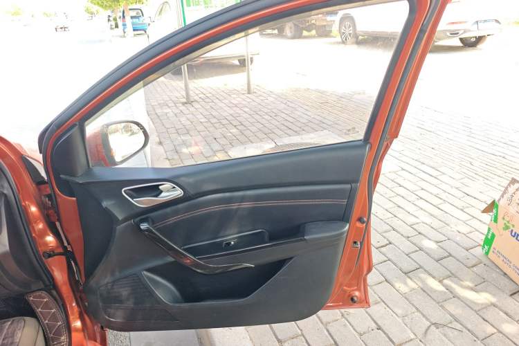 Used Baojun 310 2016 1.2L Manual Fashionable Edition Interior 5