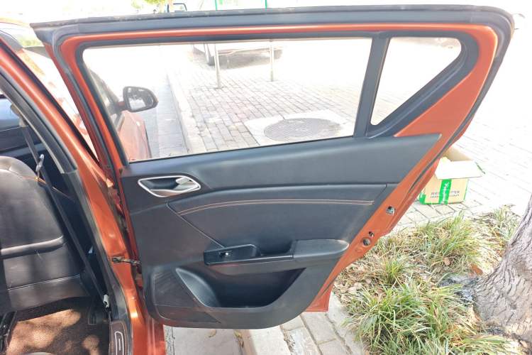 Used Baojun 310 2016 1.2L Manual Fashionable Edition Interior 6