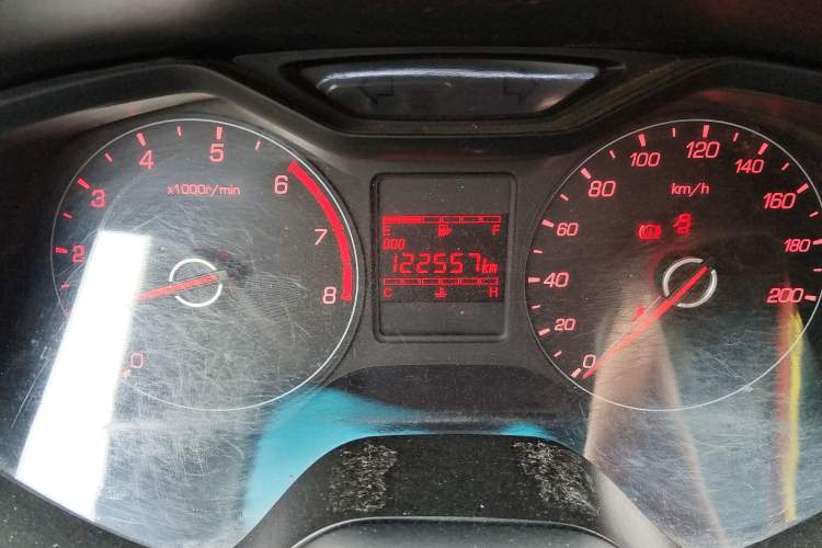 Used Baojun 310 2016 1.2L manual Comfort trim level Odometer Close Up