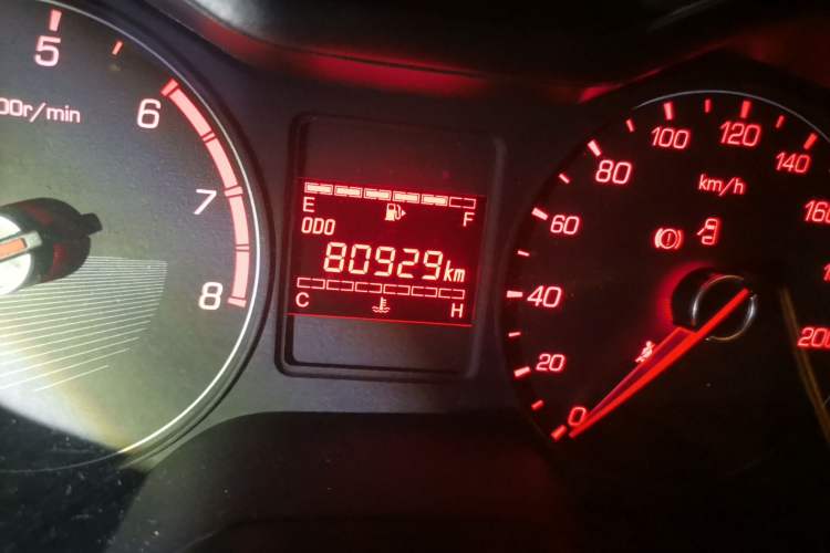 Used Baojun 310 2016 1.2L manual Comfort trim level Odometer Close Up