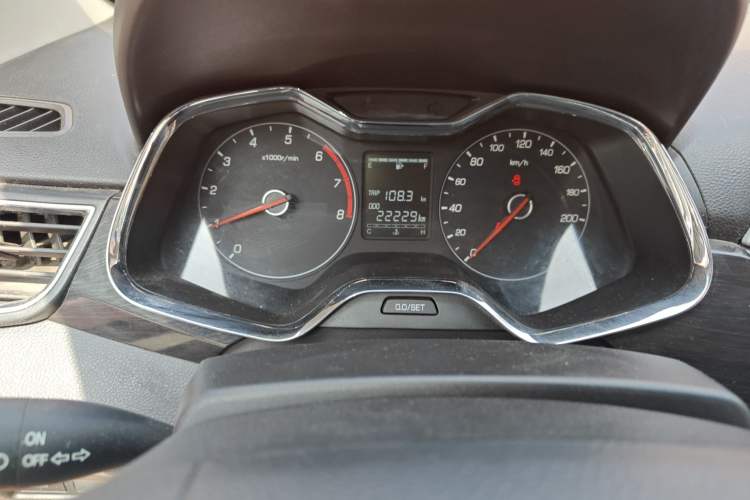 Used Baojun 310 2016 1.2L Manual Luxury Model Odometer Close Up