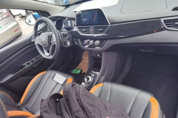 Used Baojun 310 2017 1.5L Automatic Luxury Model Center Console