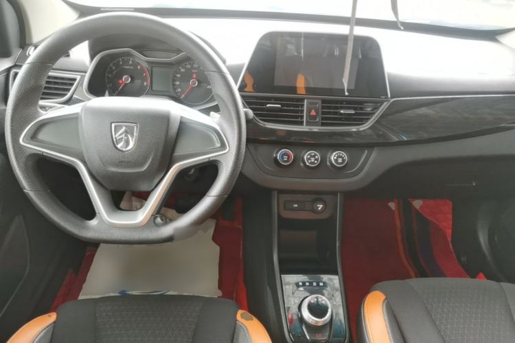 Used Baojun 310 2017 1.5L Automatic Fashion Model Center Console