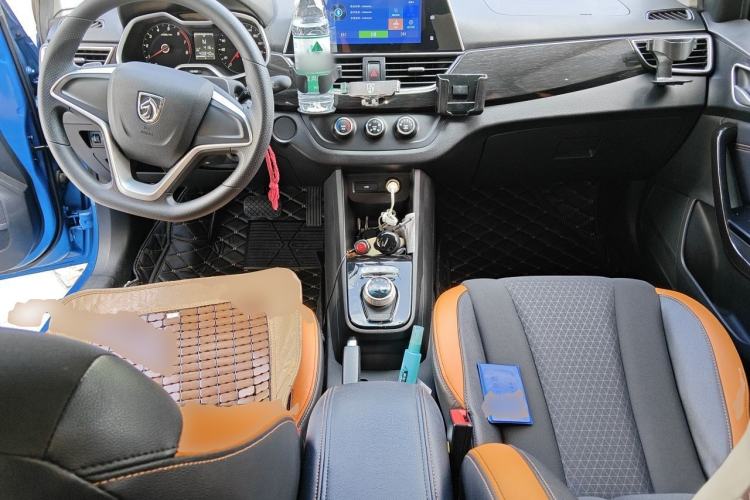Used Baojun 310 2017 1.5L Automatic Fashion Model Center Console